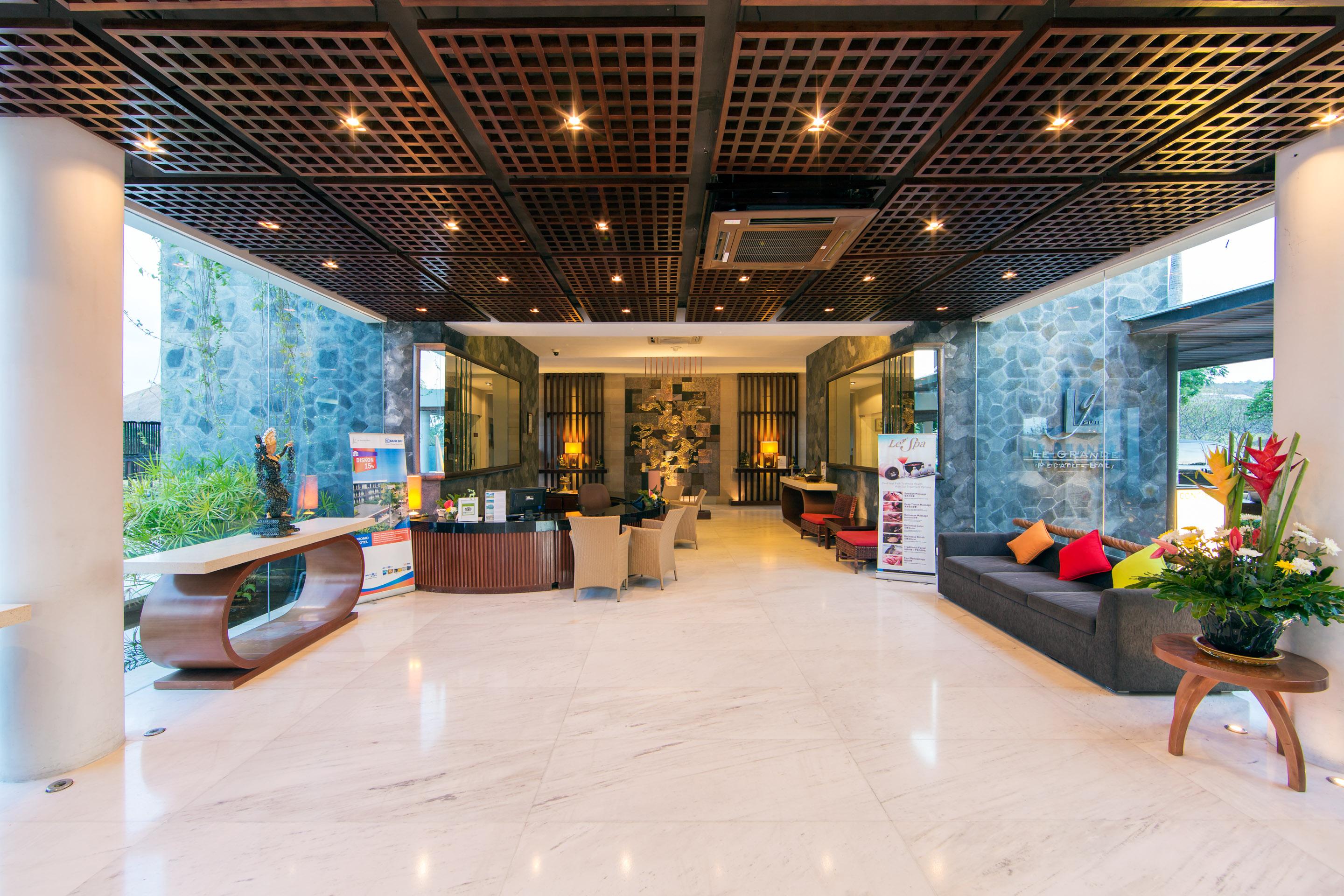 Le Grande Bali Hotel Uluwatu Kültér fotó Lobby