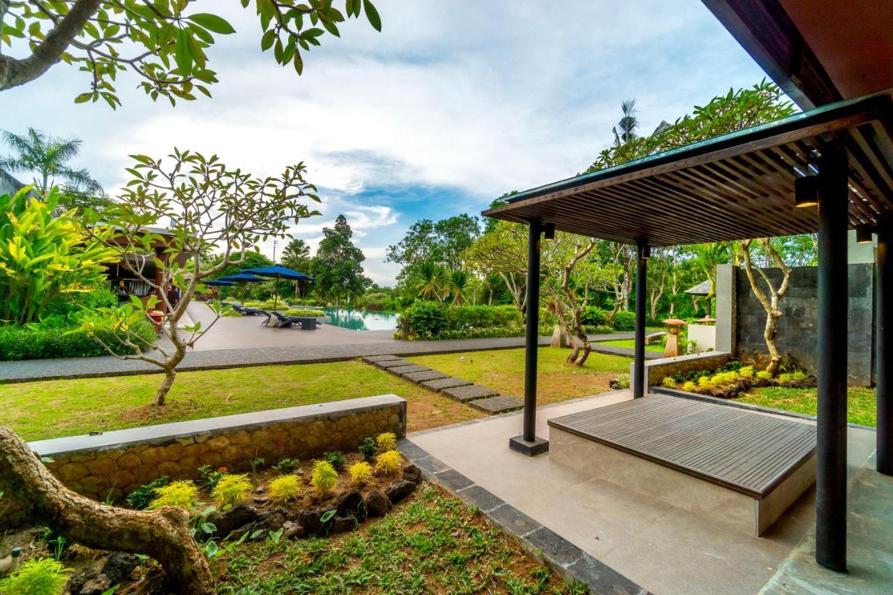 Le Grande Bali Hotel Uluwatu Kültér fotó The garden of the resort
