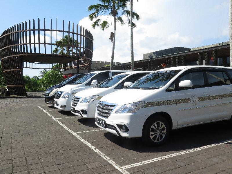Le Grande Bali Hotel Uluwatu Kültér fotó Toyota Innova