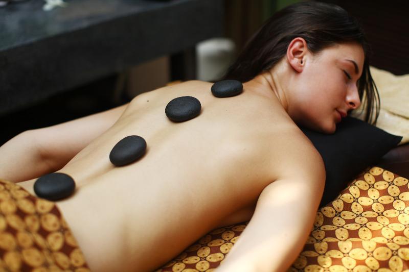 Le Grande Bali Hotel Uluwatu Kültér fotó Hot stone massage
