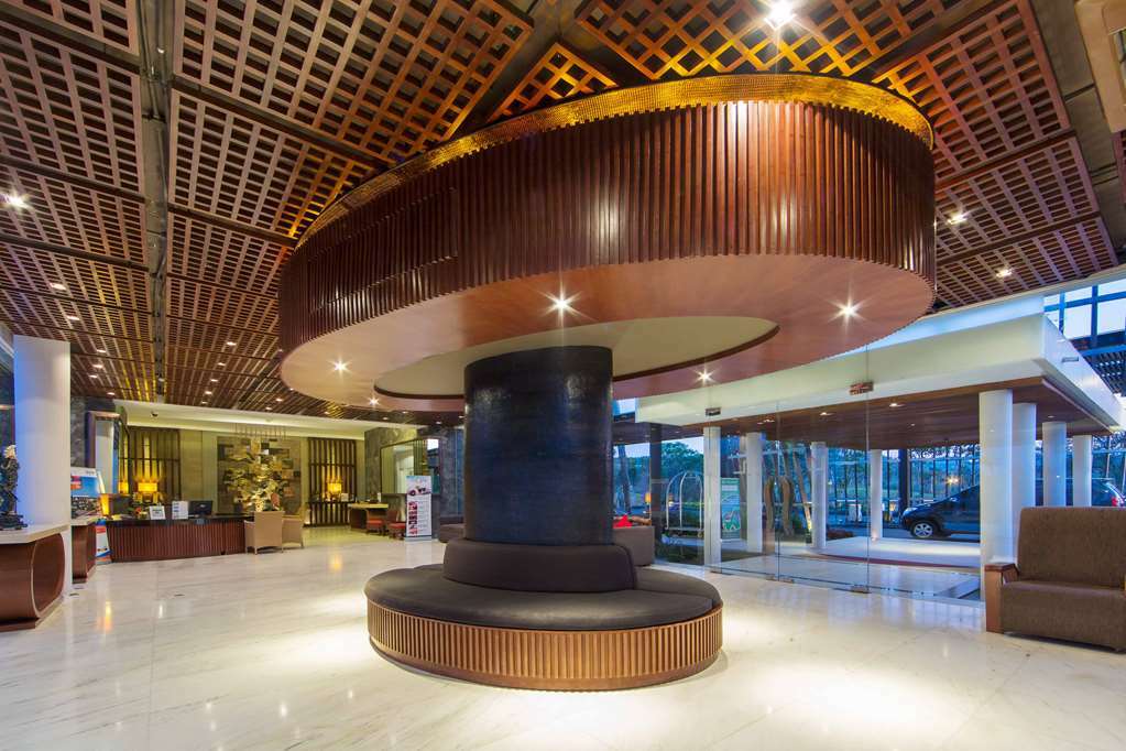 Le Grande Bali Hotel Uluwatu Beltér fotó The lobby of the hotel